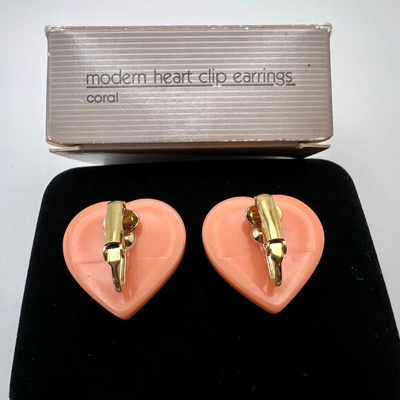 Avon Coral Modern Heart CLIP Earrings - 1980's New Deadstock - Picture 4 of 4